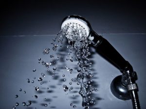 1024px-High_speed_shower_filtered
