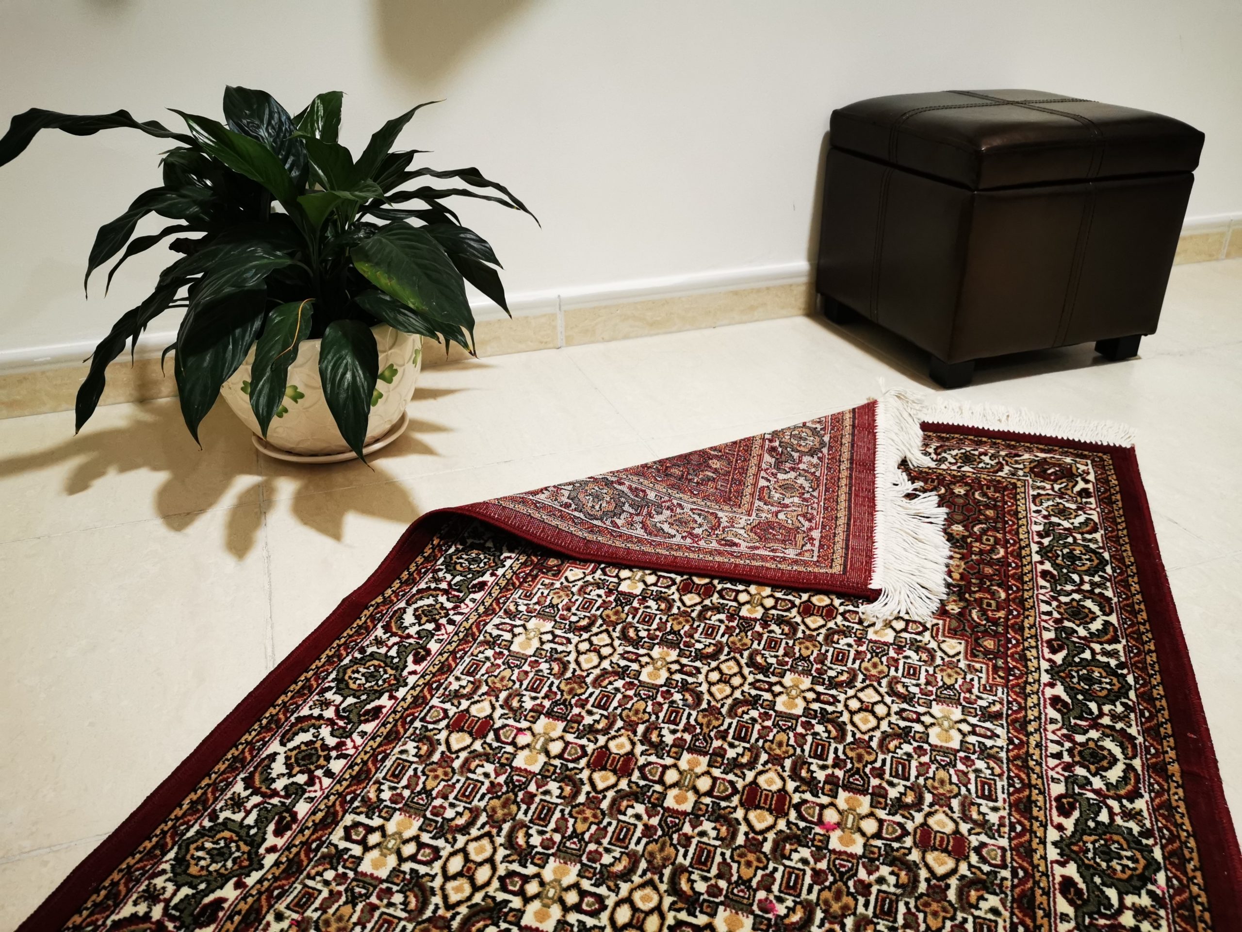 [QID0832] Why do people fold the corners of the prayer mat after